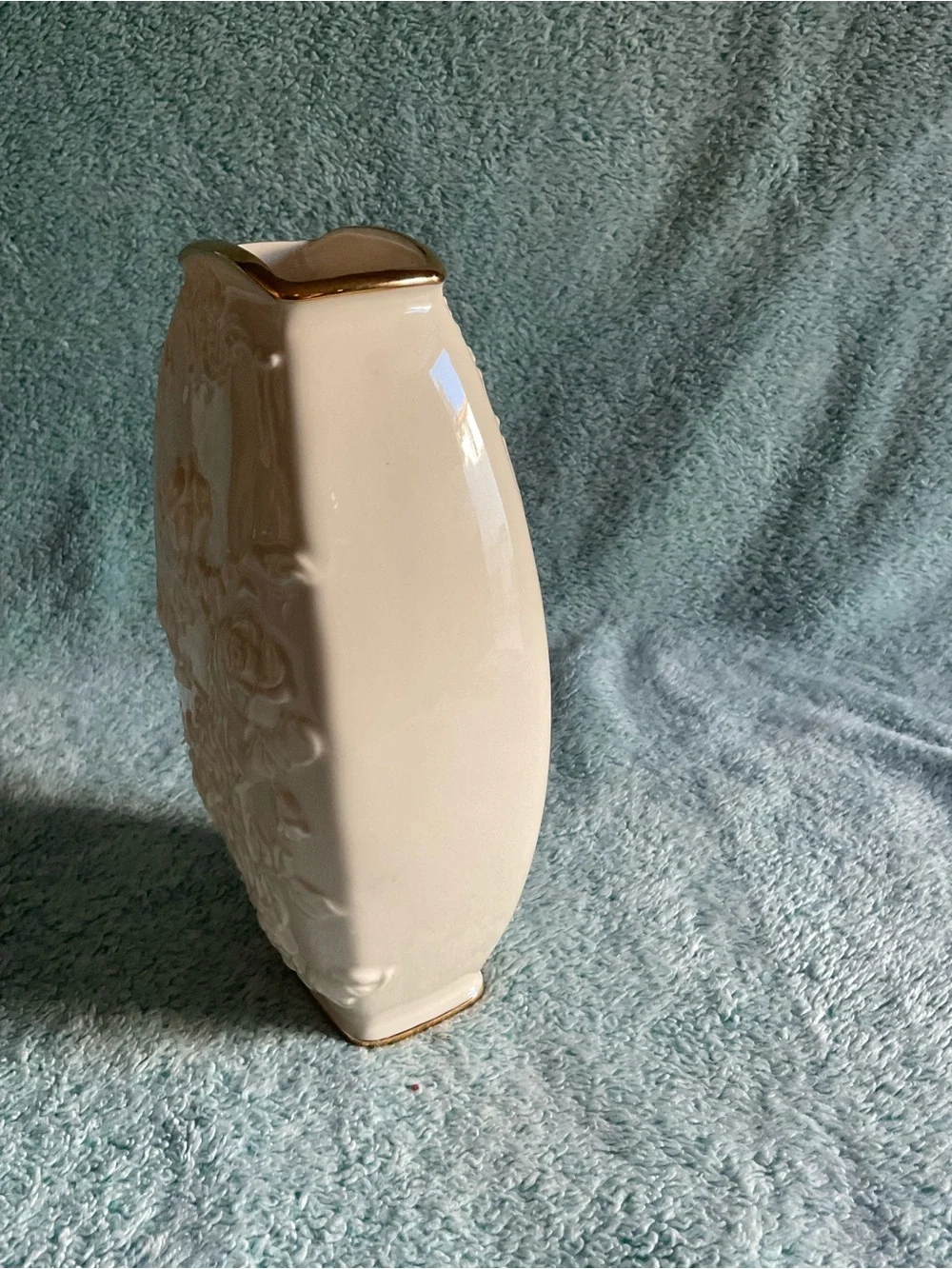 Lenox Masterpiece Embossed Roses Ivory Porcelain Vase With 24K Gold Trim 8”H